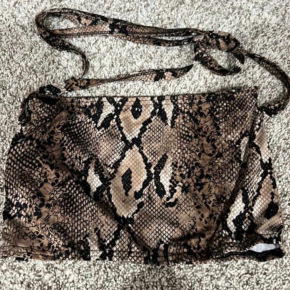 Hollister wrap around waist